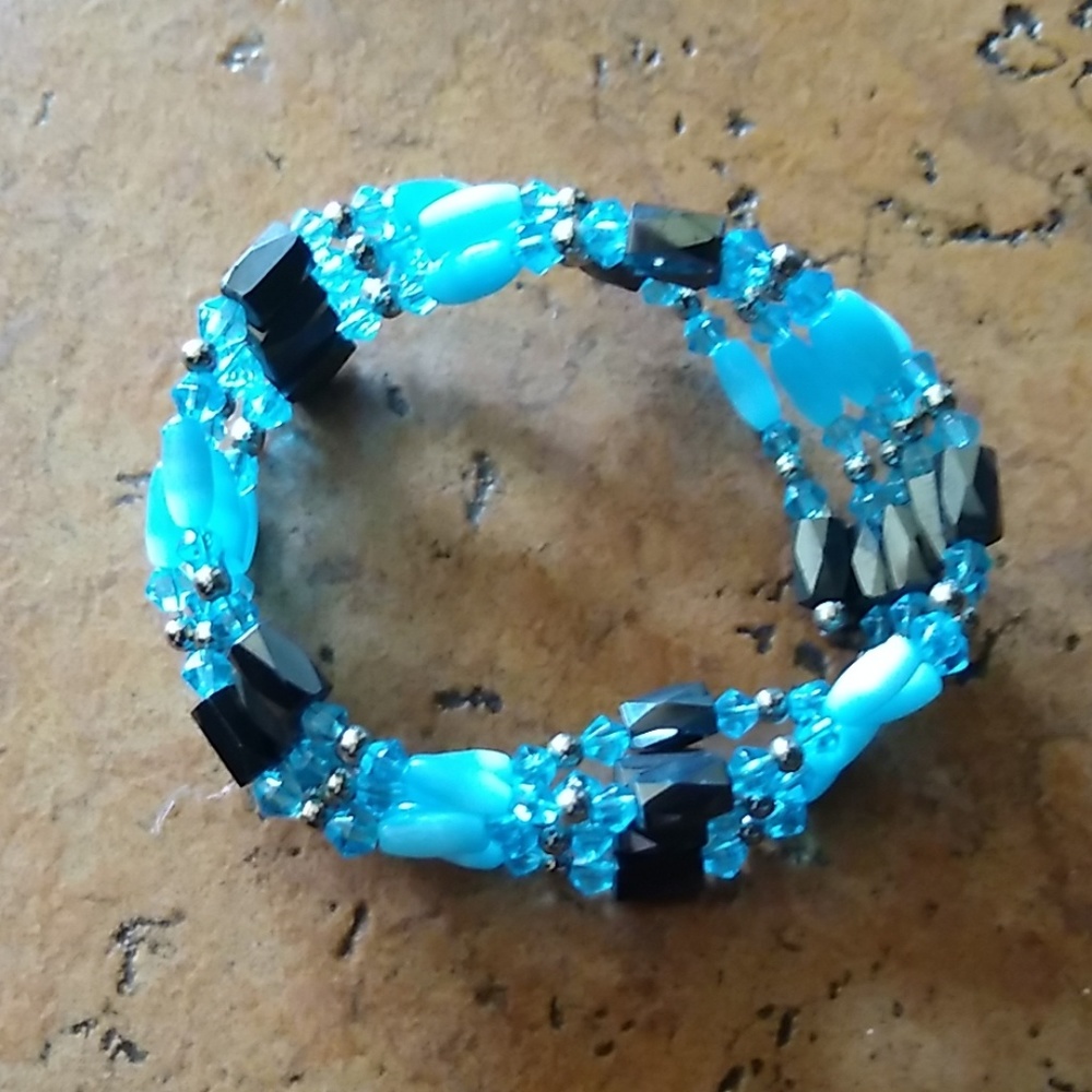 ♥️SOLD!♥️Magnetic Beaded Necklace/Bracelet - Picture 4 of 8